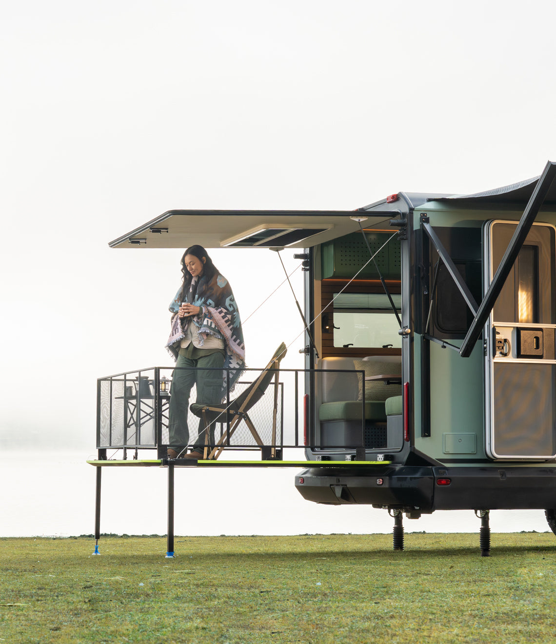 Indoor / outdoor living